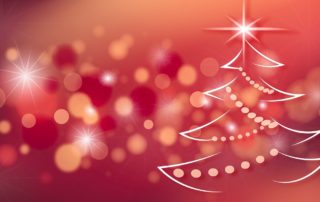 Weihnachtskarte mit rotem Hintergrund und weissen abstrakten Weihnachtsbaum (Bild von monicore @ pixabay.com)
